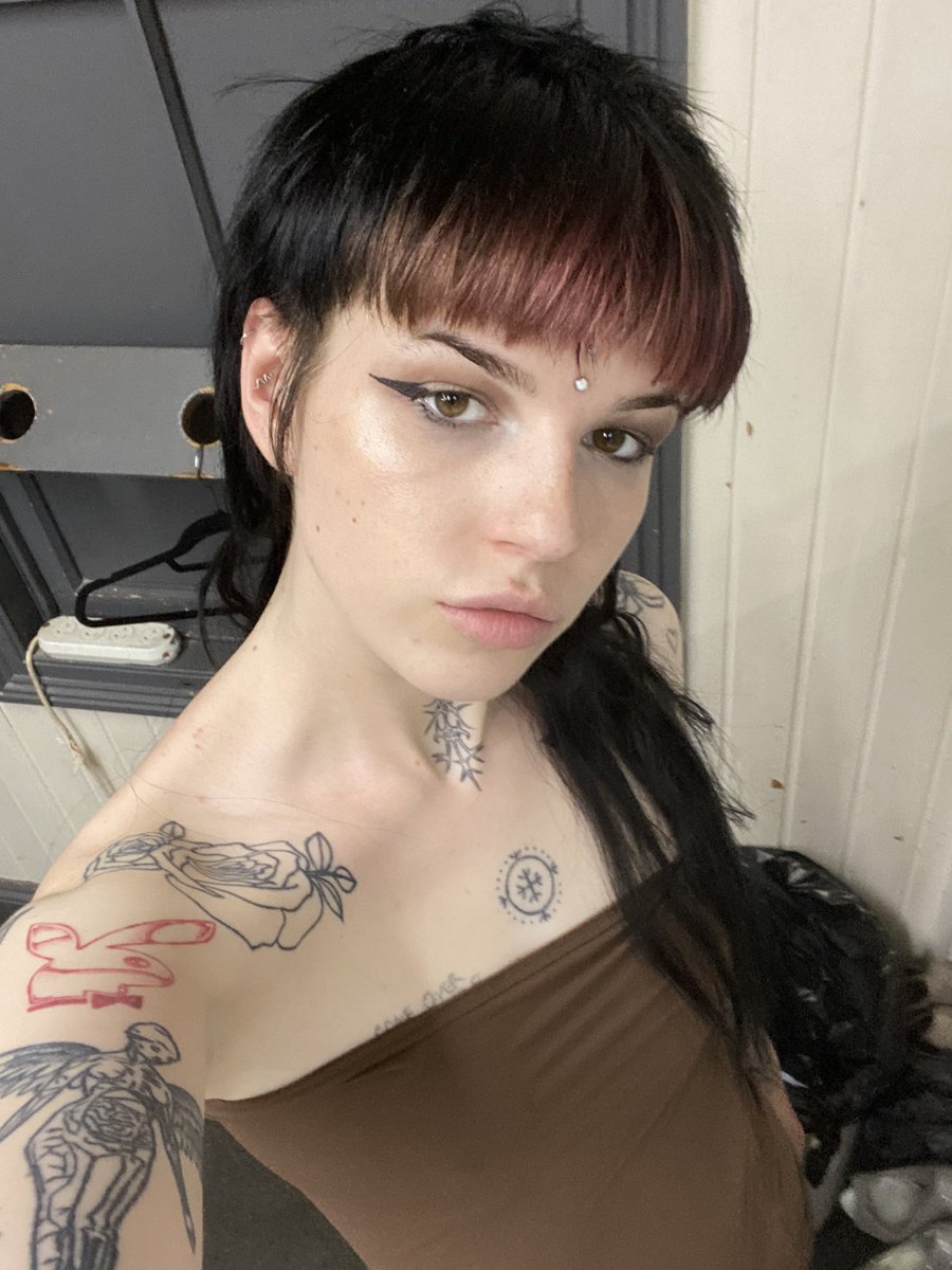 nightmarehottie's tweet photo. I’m here babes come see me x https://t.co/3Y2GHiWDjq