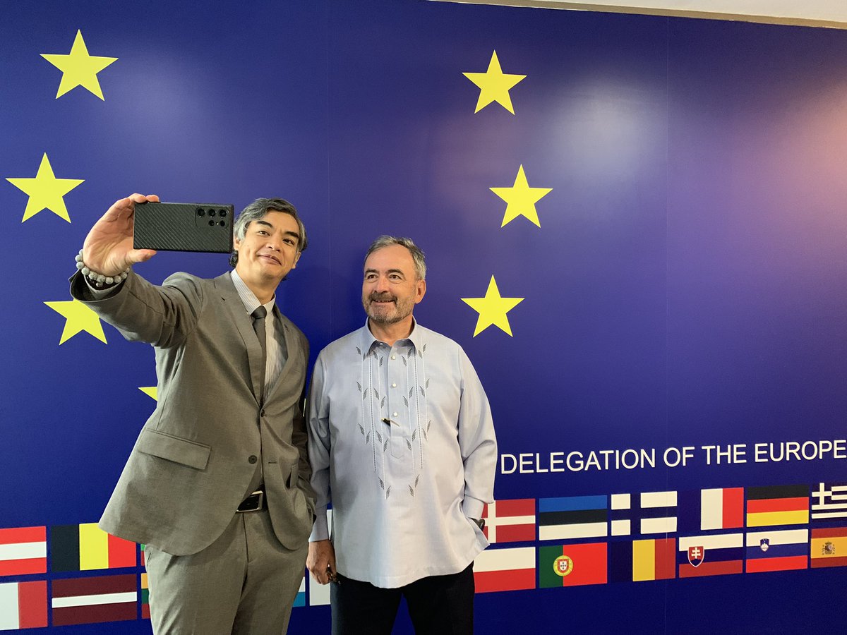Warm welcome to EU Ambassador to ASEAN @sujiroseam in Manila 🇵🇭! Delighted to exchange ideas with you on enhancing our selfie game and exploring new avenues of collaboration! 🤝📸

#EUinthePhilippines