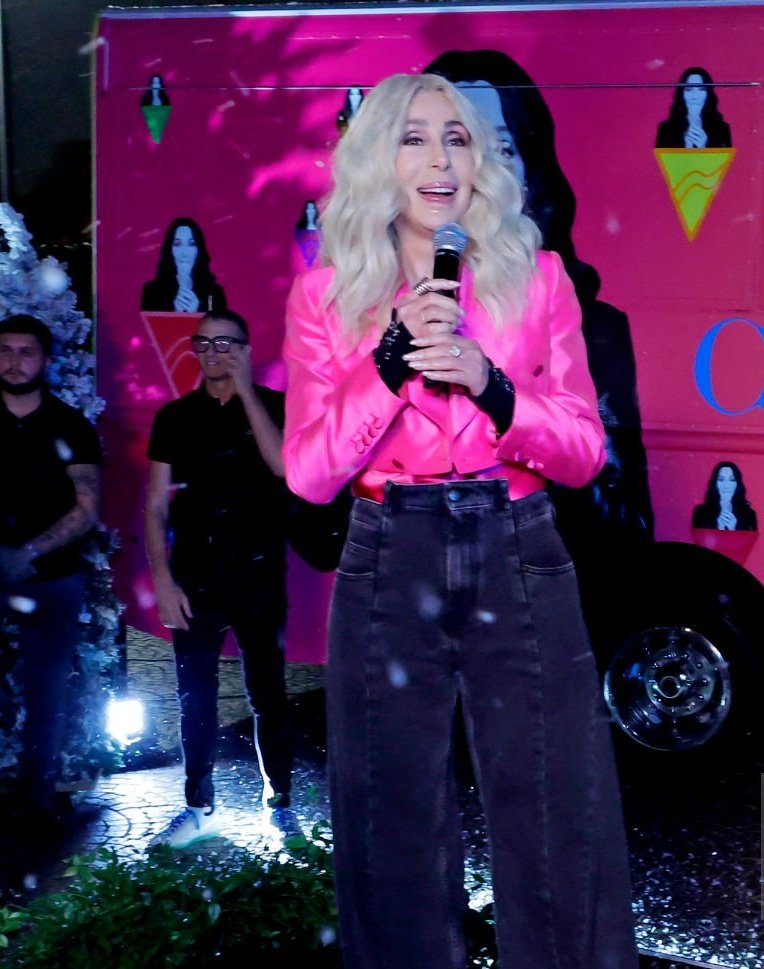 ☃️🍧 | @Cher hosted a Christmas Came Early Event at her Cherlato truck spot at The Bungalow in Santa Monica last night.

— She was celebrating the release of her new album 'Christmas' and her gelato brand 'Cherlato'.