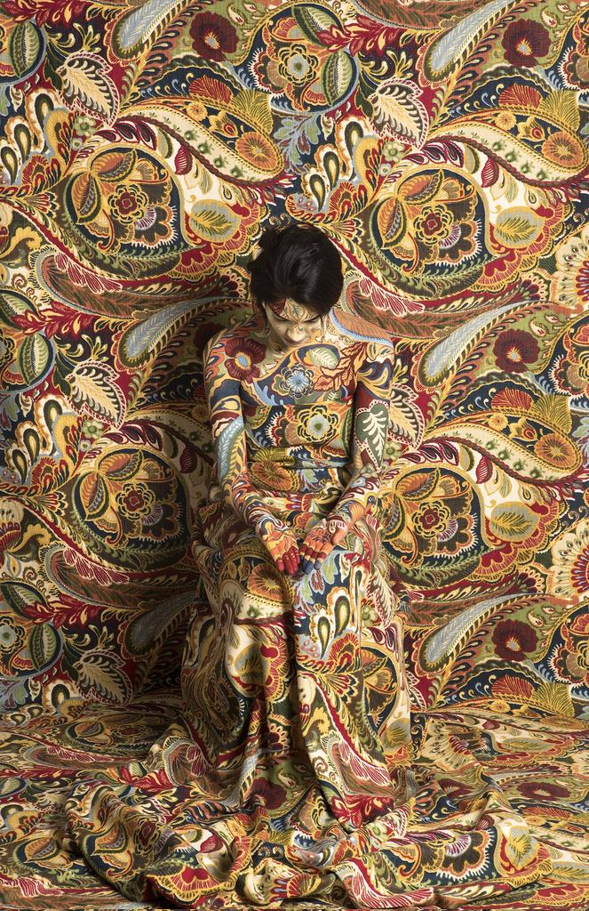 womensart1's tweet photo. Cecilia Paredes, Peruvian photographer noted for her images of camouflaged bodies against patterned surfaces #WomensArt https://t.co/iYen2GjaSK