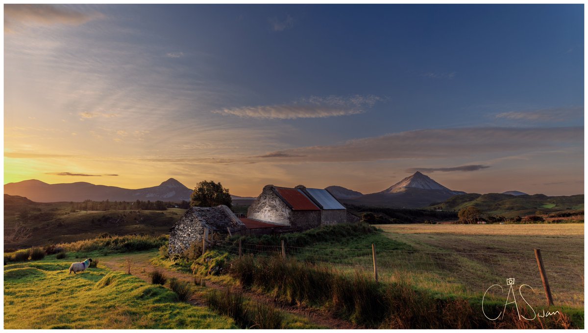 SwanColin's tweet photo. Donegal Ireland, Errigal mountain https://t.co/K2UzKgwJTr