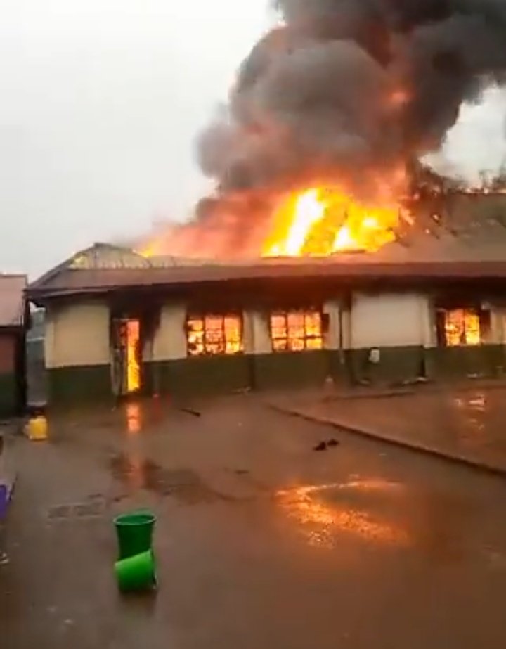 TheCircleChnl's tweet image. BREAKING: One of the buildings at an all girls school, St. Theresa Girls Primary School Kisubi has caught fire this morning. The cause of the fire is yet to be confirmed.

Via: @bbstvug
#TheCircleChannel