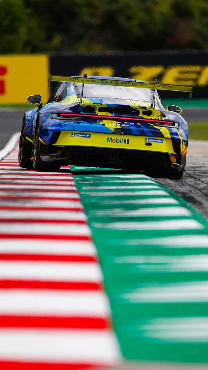 #PorscheMobil1Supercup – #WallpaperWednesday looks back to 2023 #Supercup round 4 <a href="/HungaroringF1/">Hungaroring</a> supporting #HungarianGP featuring former <a href="/F1/">Formula 1</a> driver <a href="/RealTimoGlock/">Timo Glock</a> (#911GT3Cup no. 911), <a href="/marvinklein21/">Marvin Klein</a> (19), Sören Spreng (33)

Enjoy as background for your 📱or 💻!

<a href="/PorscheRaces/">Porsche Motorsport</a>