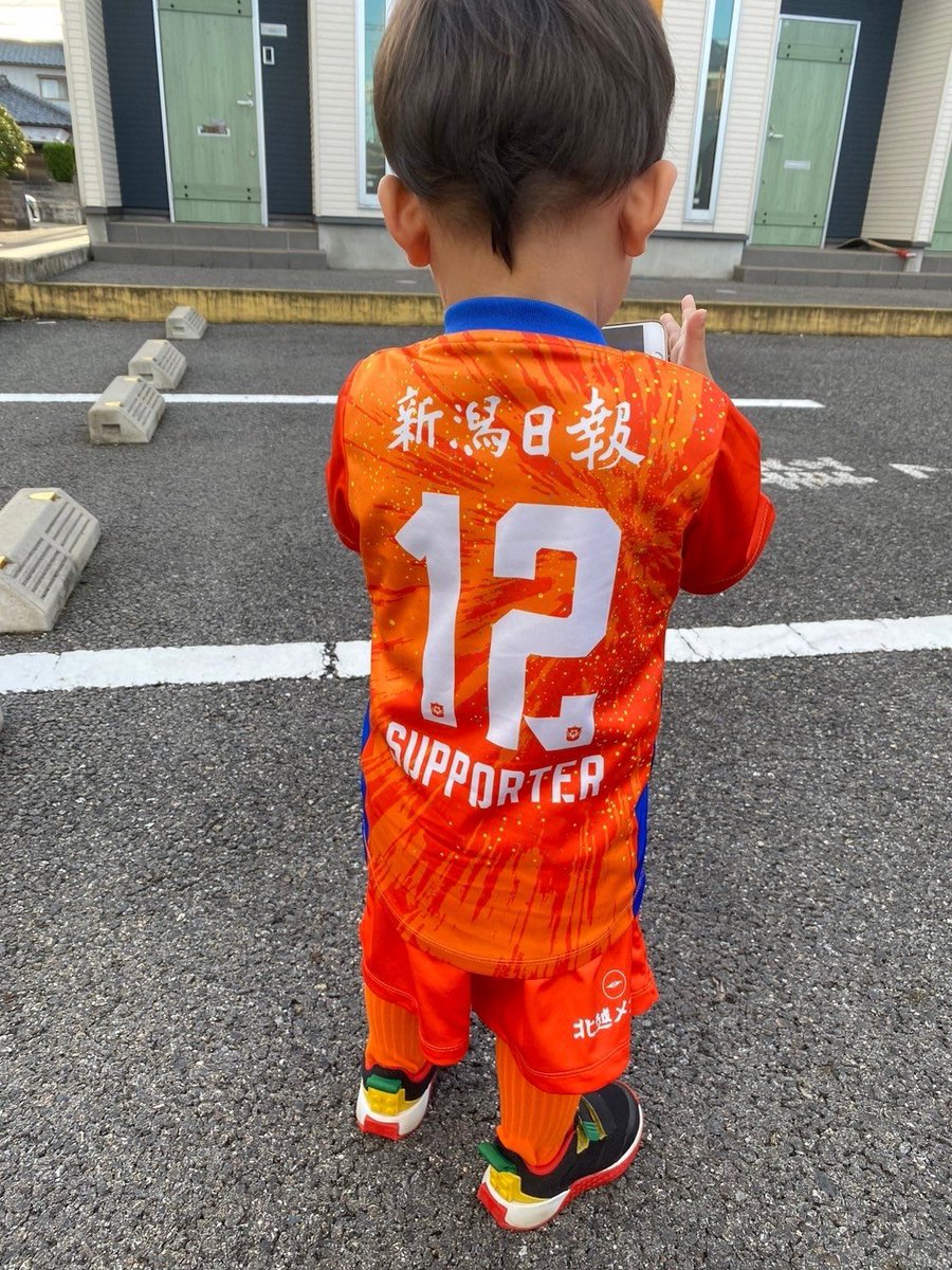 albirexL's tweet photo. ／
🆕新商品情報🧡💙
＼

たくさんの方のご要望💡にお応えしまして、本日よりキッズユニフォーム🧒🏻👦🏻の受注販売を開始します👏🏻✨

ご家族でお揃いにしてぜひスタジアムにお越しください🏟️‼️

🔽詳しくはこちら
https://t.co/XhmvRItd4k

#albirexL #albirex  #WEリーグ https://t.co/mCAxiMyglz
