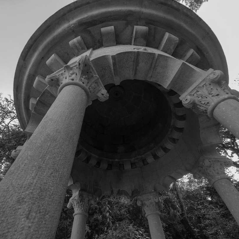 Ornate bandstand 📸
.
.
. 
#Flygia360 #photography #travelphotography #photooftheday #picoftheday #actioncam #actioncamera #SJCAM #EyeEM #beauty #Portugal #Sintra #QuintaDaRegaleira #blackandwhite #ornate #art #architecture
