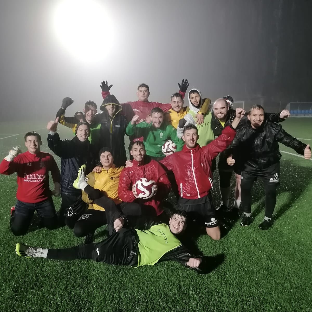 Buena noche se quedó para empezar la semana de entrenamiento💪🏻🖤❤️
Ya estamos preparándonos para visitar al lider de la categoría 🔥💪🏻