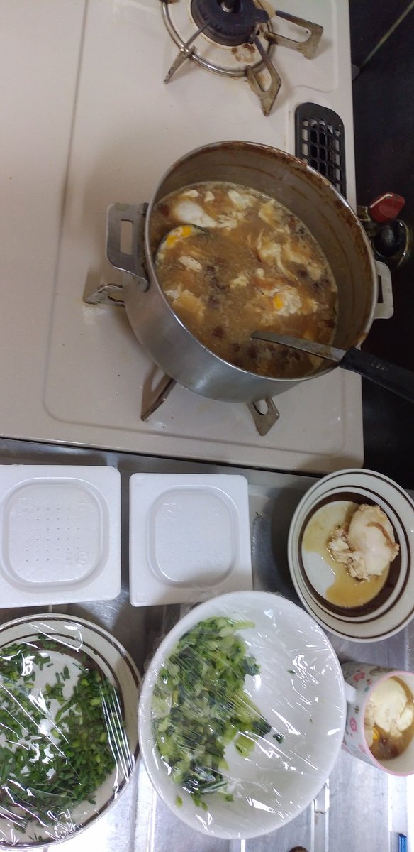 clover43204026's tweet photo. 昨日64.2㎏　今日64.5㎏
300g増量

朝　なめこの味噌汁卵入り、納豆

昼　オートミール雑炊、納豆、冷や奴

夜　鶏肉のハンバーグ、野菜ジュース、茄子とピーマンの味噌炒め

久しぶりのハンバーグとても美味しい🤤フードプロセッサーが来たのでまたしたい。鶏皮からジュワーッと😋

#産後ダイエット https://t.co/lwXSN2BSUr
