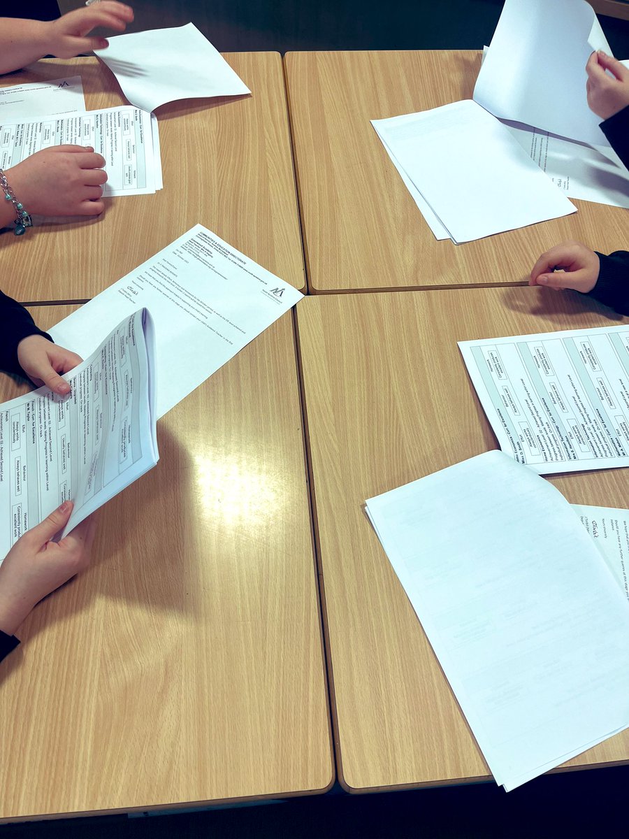 GreenwoodBusEd's tweet image. Lots of happy 1W1 pupils @Greenwood_Acad  this morning in registration after receiving their first tracking report #bethebest #ontrack #trackingreport #successfullearners