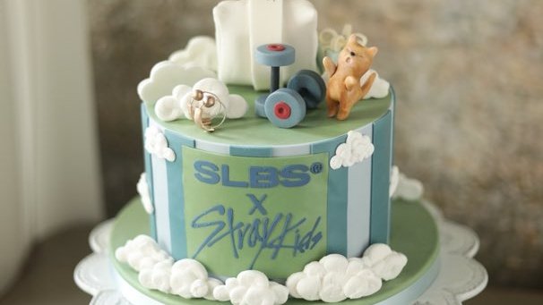 MlNHORIZON's tweet photo. lee know's cakes 🥹🤍 https://t.co/Bsc2OvxYWX