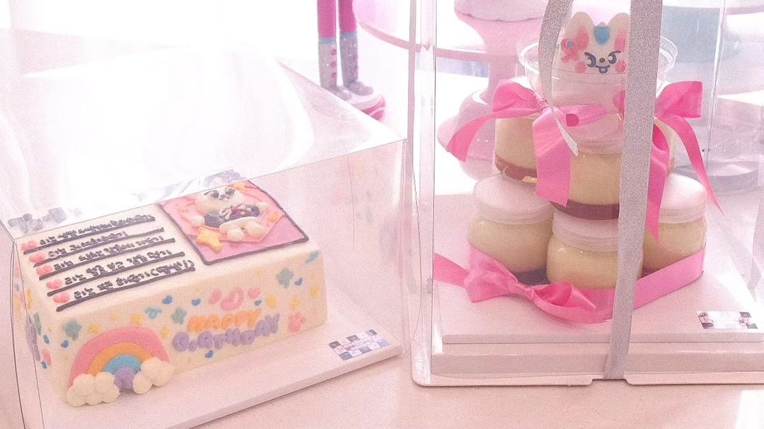 MlNHORIZON's tweet photo. lee know's cakes 🥹🤍 https://t.co/Bsc2OvxYWX