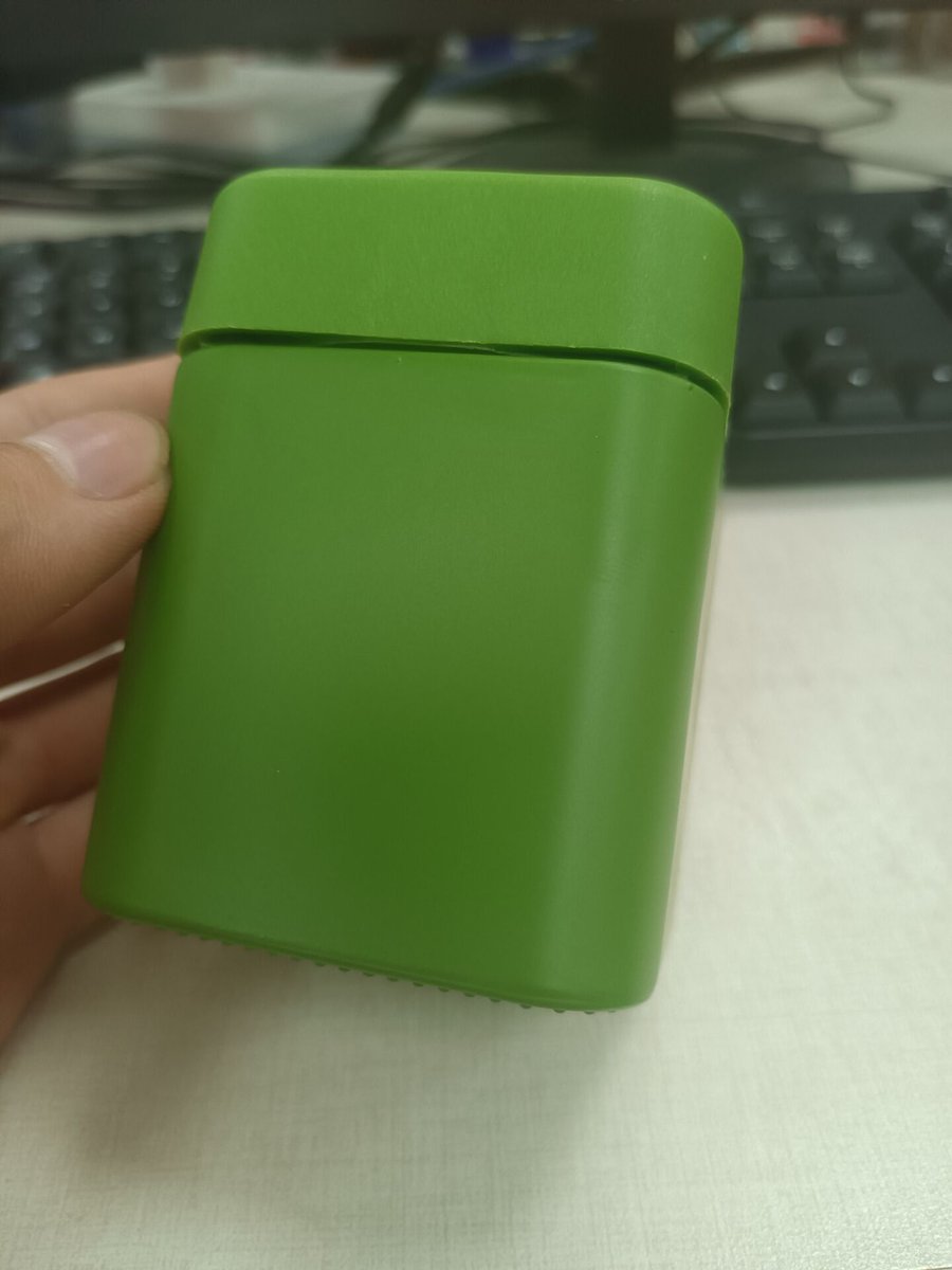 CCCY420's tweet image. Never sold square shape glass jar, would anyone use it for cannabis? #marijuana #CannabisCommunity #weedsmokers #Packaging