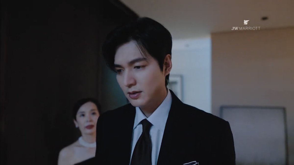 HostarryMins's tweet photo. Serving quality acting in a cf.. he took his job serious 
#이민호 #LeeMinHo https://t.co/r00UDgreIR