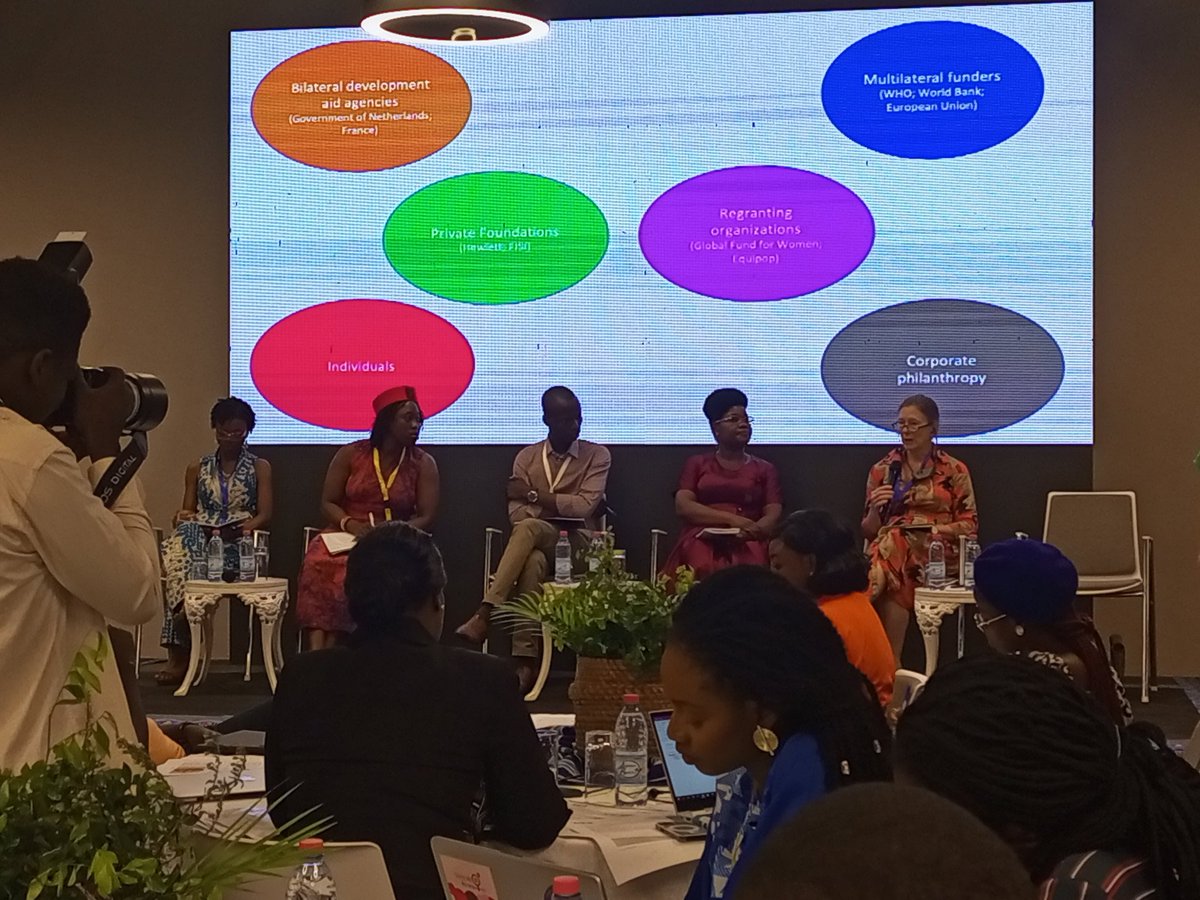 Idelphonse17's tweet photo. Le jour 3 du #DJASAF commence bien par une session plénière sur le financement du mouvement et soutien innovant et flexible pour les organisations de jeunesse, modérée par @iam_omolababi, présidente @ilewabj.
@CentreOdas @IpasFrancophone
#Agodjié https://t.co/XpQbPMprKI
