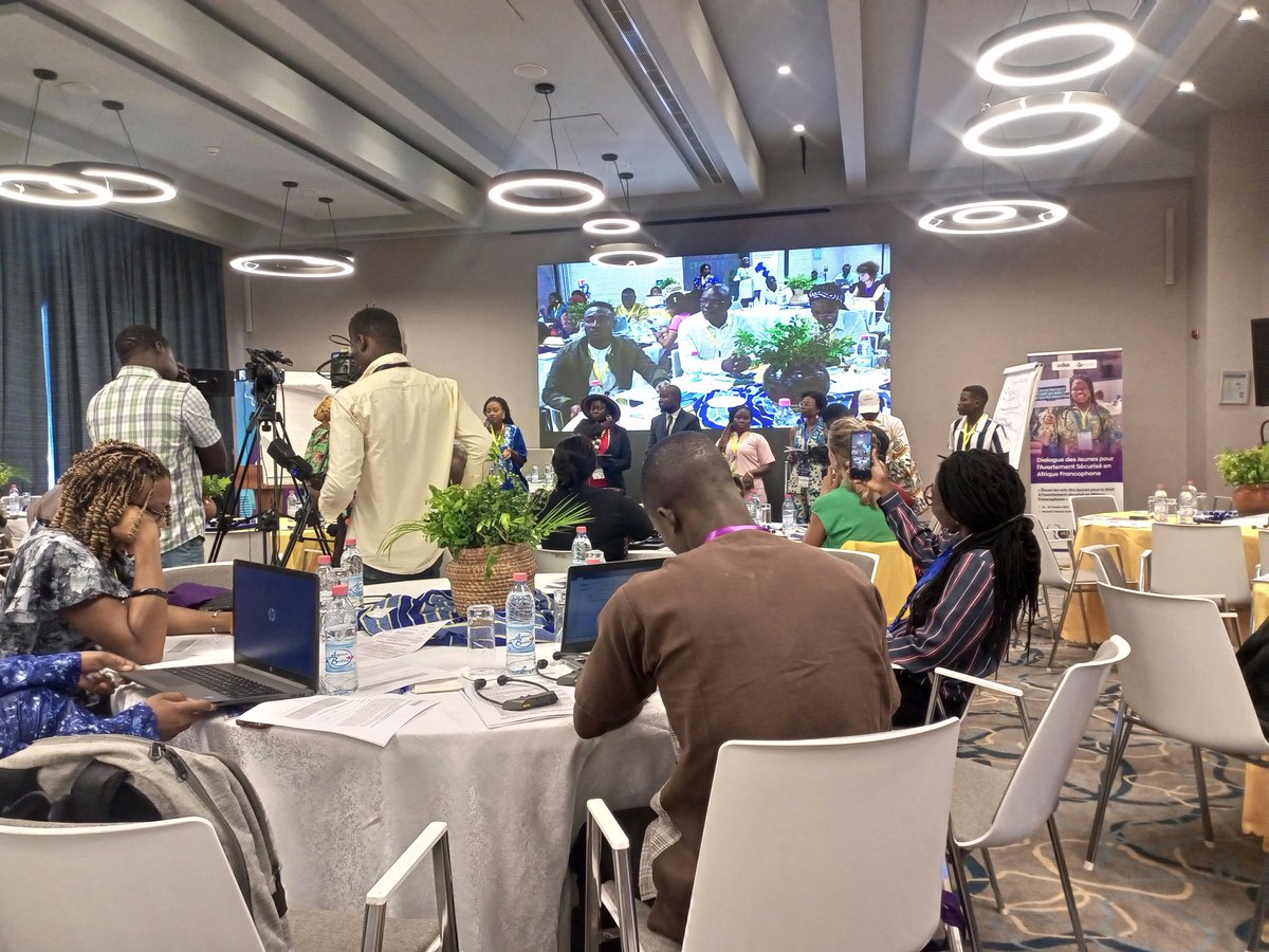 Idelphonse17's tweet photo. Le jour 3 du #DJASAF commence bien par une session plénière sur le financement du mouvement et soutien innovant et flexible pour les organisations de jeunesse, modérée par @iam_omolababi, présidente @ilewabj.
@CentreOdas @IpasFrancophone
#Agodjié https://t.co/XpQbPMprKI