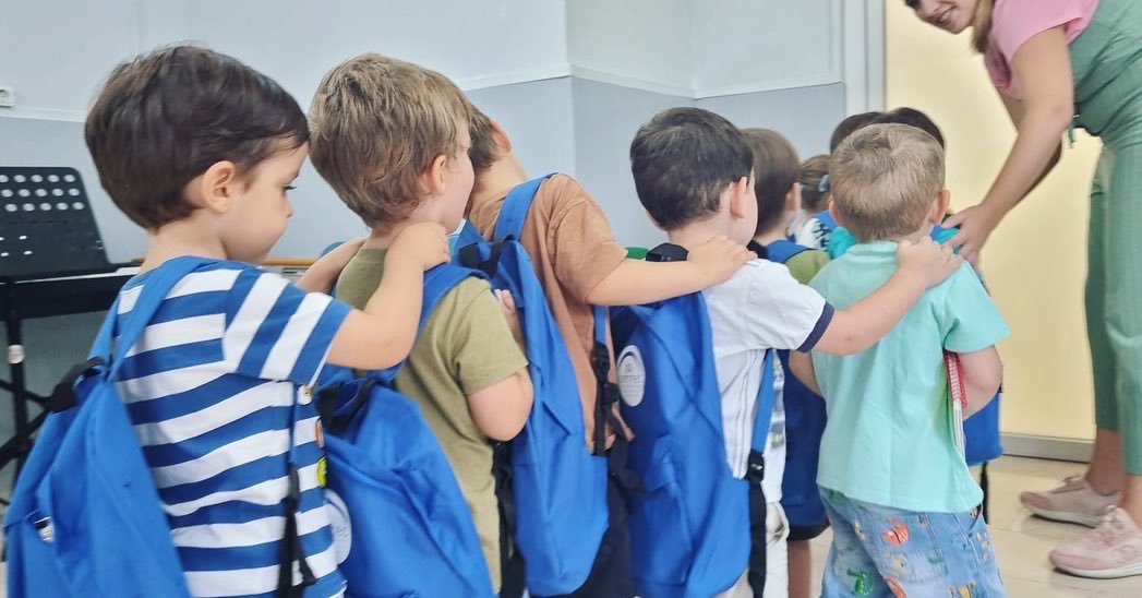 cemmecjaen's tweet photo. 💙Nos marchamos de clase felices y nos despide la Vaca Valentina y la profe Laura hasta la próxima semana 😍
@musicaeduca.es 
.
#orgullocemmec #cemmec https://t.co/bVxCAQyDRw