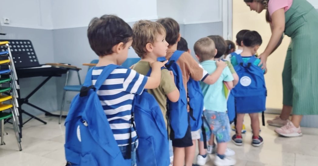 cemmecjaen's tweet photo. 💙Nos marchamos de clase felices y nos despide la Vaca Valentina y la profe Laura hasta la próxima semana 😍
@musicaeduca.es 
.
#orgullocemmec #cemmec https://t.co/bVxCAQyDRw
