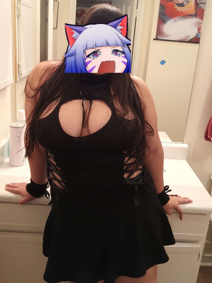 SaraDeekaVT's tweet photo. *Breaking #vtuber Immersion*
The throne gift of the virgin killer came in and I'm very self conscious in it to find flattering positions. 🫣
#vtuberselfie https://t.co/ikeqQGzZpX