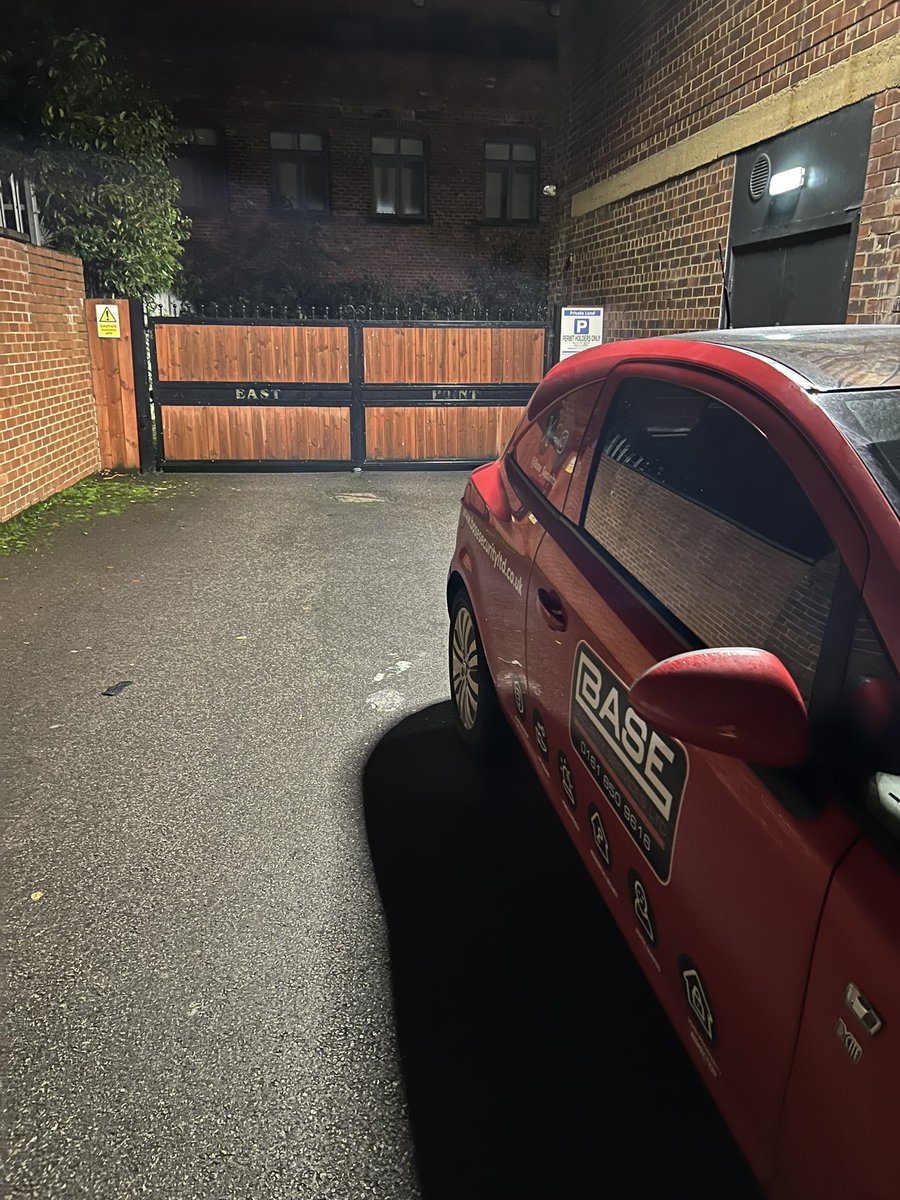 Emergency call out to #EastPoint #Leeds last night for waking watch / fire marshals. Received the call at 14:50 and we had a guard on site by 16:00. Excellent work by the @Base_Security team. 

#wakingwatch 
#fireMarshal 
#security