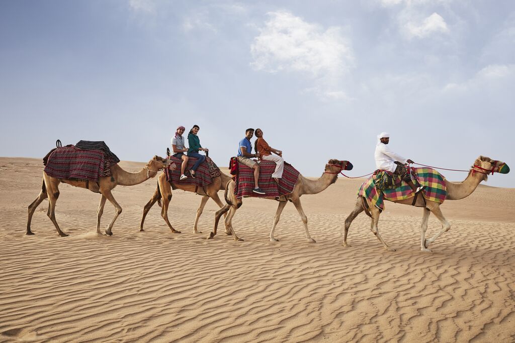 Travelbook_cojp's tweet photo. 「ドバイ」はセレブの旅先だと思っていませんか？
今回はそんなイメージをくつがえす特集を、動画・画像満載でお届け！
・リーズナブルな旅も思いのまま✨
・近代都市、砂漠、ビーチ、旧市街と魅力満載😳
・世界最大、世界最高などNo.1の宝庫🌍

▼あなたの知らないドバイへ！
https://t.co/dvln2Rb34y https://t.co/Qx5ciIwfDA