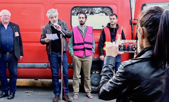 solidaires63's tweet photo. La rassemblement syndical pour un cessez-le-feu d'hier à Clermont-Ferrand, interdit par la préfecture, s'est transformé en conférence de presse, où une centaine de personne se sont déplacées.
Rendez-vous est donné Samedi à 15h place de Jaude pour un grand rassemblement unitaire. https://t.co/VOOIwYg77M