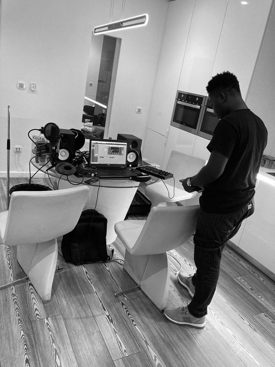 Happy Birthday to me! Getting older doesn’t worry me, but thinking about being toothless one day terrifies me😹.Forever grateful Lord 🙏
#God’sFavorite 
#IvanBeatz
#808Abuser 
#Tyt👌