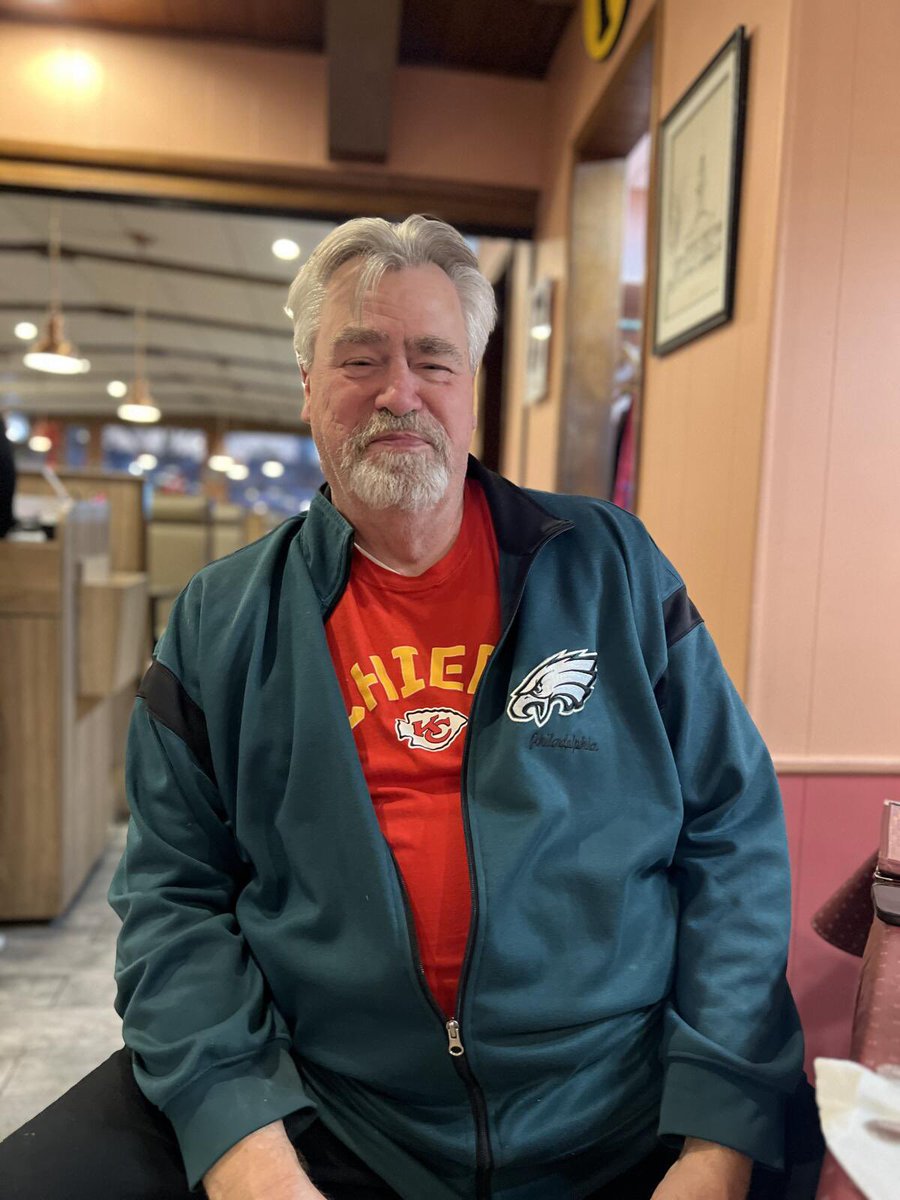 PopCrave's tweet photo. Travis Kelce’s dad, Ed, tells PEOPLE that Taylor Swift is “a very, very sweet, very charming, down-to-earth young woman”:

“She gets up to go get a drink or something and she starts picking up empty bottles, cans, plates that are scattered around… I don’t think she got the diva memo. She didn’t get the spoiled musician. She doesn’t know how to pull that off.”