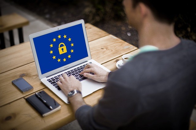eHerkenning's tweet photo. 🔐 | 𝗢𝗸𝘁𝗼𝗯𝗲𝗿 𝗶𝘀 𝗱𝗲 𝗘𝘂𝗿𝗼𝗽𝗲𝘀𝗲 𝗰𝘆𝗯𝗲𝗿𝘀𝗲𝗰𝘂𝗿𝗶𝘁𝘆𝗺𝗮𝗮𝗻𝗱

Wist u dat Nederlandse bedrijven met hun eHerkenningsmiddel veilig kunnen inloggen bij een online dienst van een ander Europees land?

➡ https://t.co/GSQ4Wtf9Al

#cybersecurity #eherkenning https://t.co/ww2FarbYfY