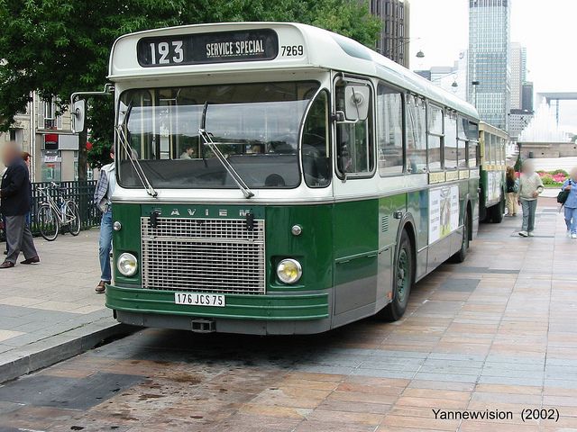 patrick_bertaux's tweet image. Le #SC10 est un bus que j'ai pris quand j'étais gamin à #Paris. Il n'y avait pas de tapis contact, et l'on pouvait repartir avec les portes ouvertes ! Par contre c'était pas top au démarrage. Un bon matériel. 
Lien Wikipédia : fr.wikipedia.org/wiki/SAVIEM_SC…