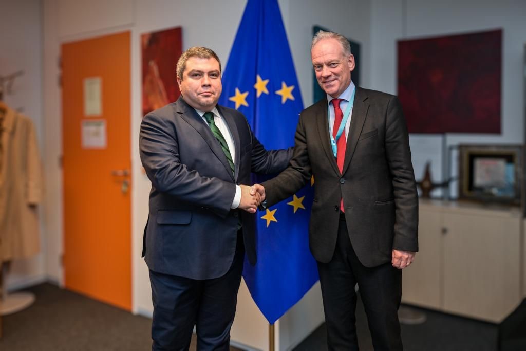 Good meeting with Deputy Prime Minister for European Affairs of North Macedonia <a href="/Bojan_Maricikj/">Bojan Maricikj</a>.

We discussed 🇪🇺🇲🇰relations, the accession negotiations process &amp; important EU-related reforms, incl. on the rule of law.

We will keep supporting #NorthMacedonia on its 🇪🇺 #EU path!