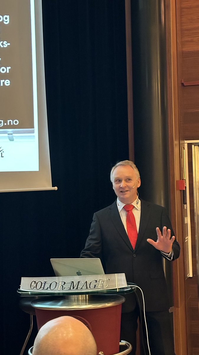 geibjors's tweet image. Ole Kristian kicking off the last #Cugtech event.