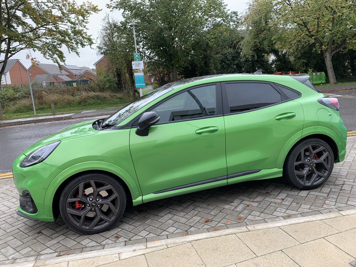 This is showing support in a different  kind of way!😃 Look what I just spotted onsite at SMH, BHT today! A 1st for us! In matching Green could this be a Speaking Up Car on our  WEAR GREEN today!👏 Thank you owner! <a href="/NMacdonaldBHT/">Neil Macdonald</a> <a href="/NatGuardianFTSU/">National Guardian's Office 💙</a>