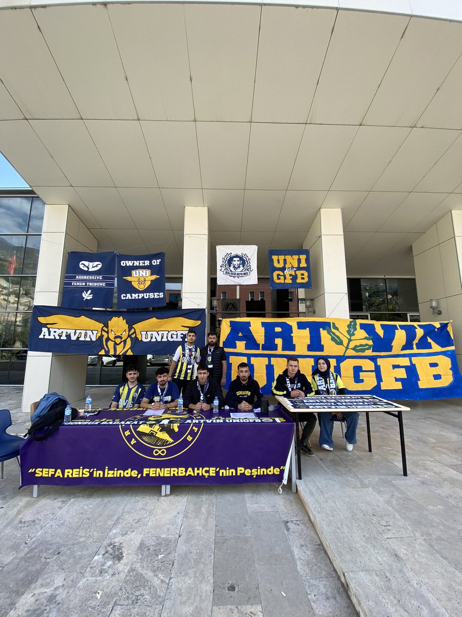 ArtvinUNIGFB's tweet photo. KAMPÜSLERİN SAHİBİ UNIGFB!

Nihat Gökyiğit Kongre merkezi önünde stantımızı açmış bulunmaktayız. Fenerbahçe'ye gönül vermiş kardeşlerimizi aramızda görmekten mutluluk duyarız.

#UNIGFB
#KAMPÜSLERİNSAHİBİ https://t.co/O43xIsXbrF