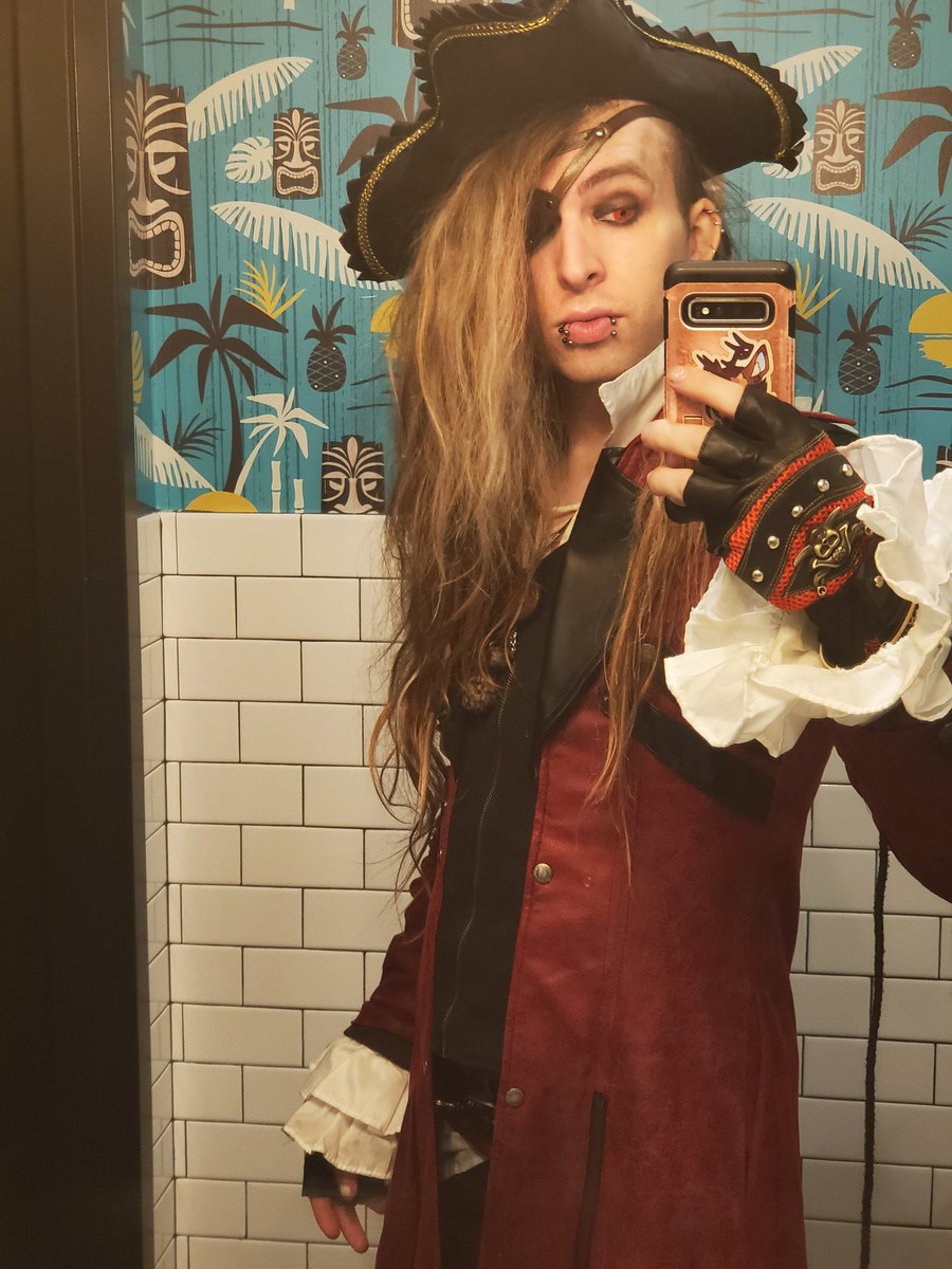BushBumper's tweet photo. @BushBumper Yar har I'm a #pirate https://t.co/lGLtBiuqiD