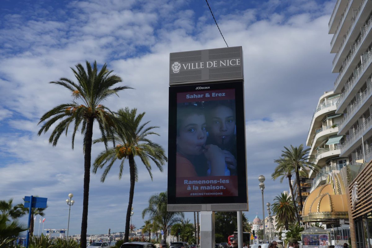 cestrosi's tweet photo. Depuis ce matin, nous relayons sur nos panneaux d’affichages la campagne #BringThemHome lancée par des anonymes avec les visages des enfants israéliens otages. Il y a tellement de familles sans nouvelles de leurs proches. Nous voulons redonner leur humanité à ces otages. https://t.co/1fgV5ei4Qz