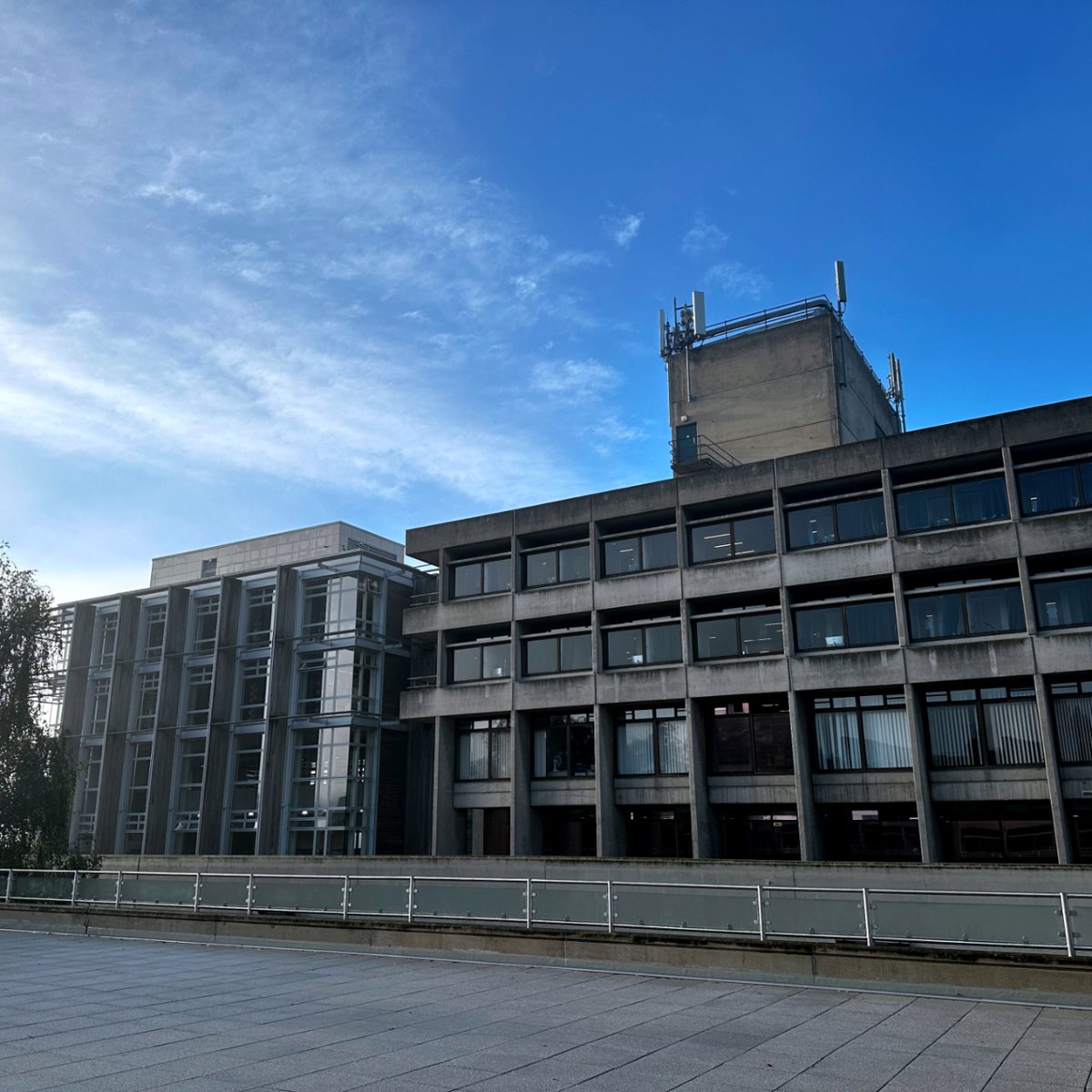 UEALibrary's tweet image. It's a beautiful misty autumn morning here at UEA today 😍

Here's your friendly reminder that if you're starting to feel the cold, we have blankets you can borrow on Floor 0. And you are free to turn up or down any radiators in the building to suit your liking.

#UEA #UEALibrary