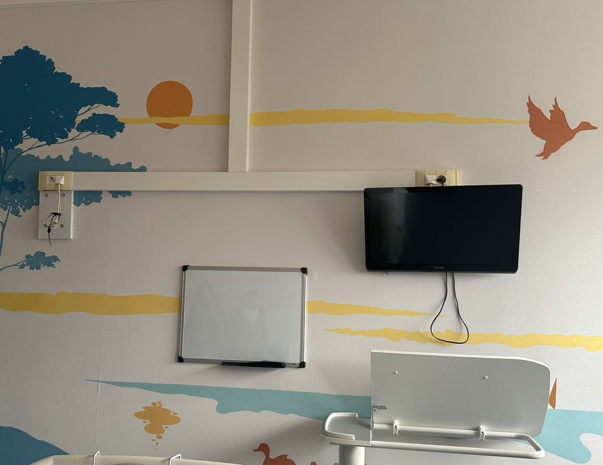 CHUBordeaux's tweet image. [#INAUGURATION] Merci à l&apos;association Tête en l&apos;air, à @AnoukFoundation et aux mécènes pour la réalisation des fresques du fond d’océan 🐳 à la savane africaine 🐆 dans le service de neurochirurgie pédiatrique du GH Pellegrin

👉 Pour en savoir plus : chu-bordeaux.fr/Les-p%C3%B4les…