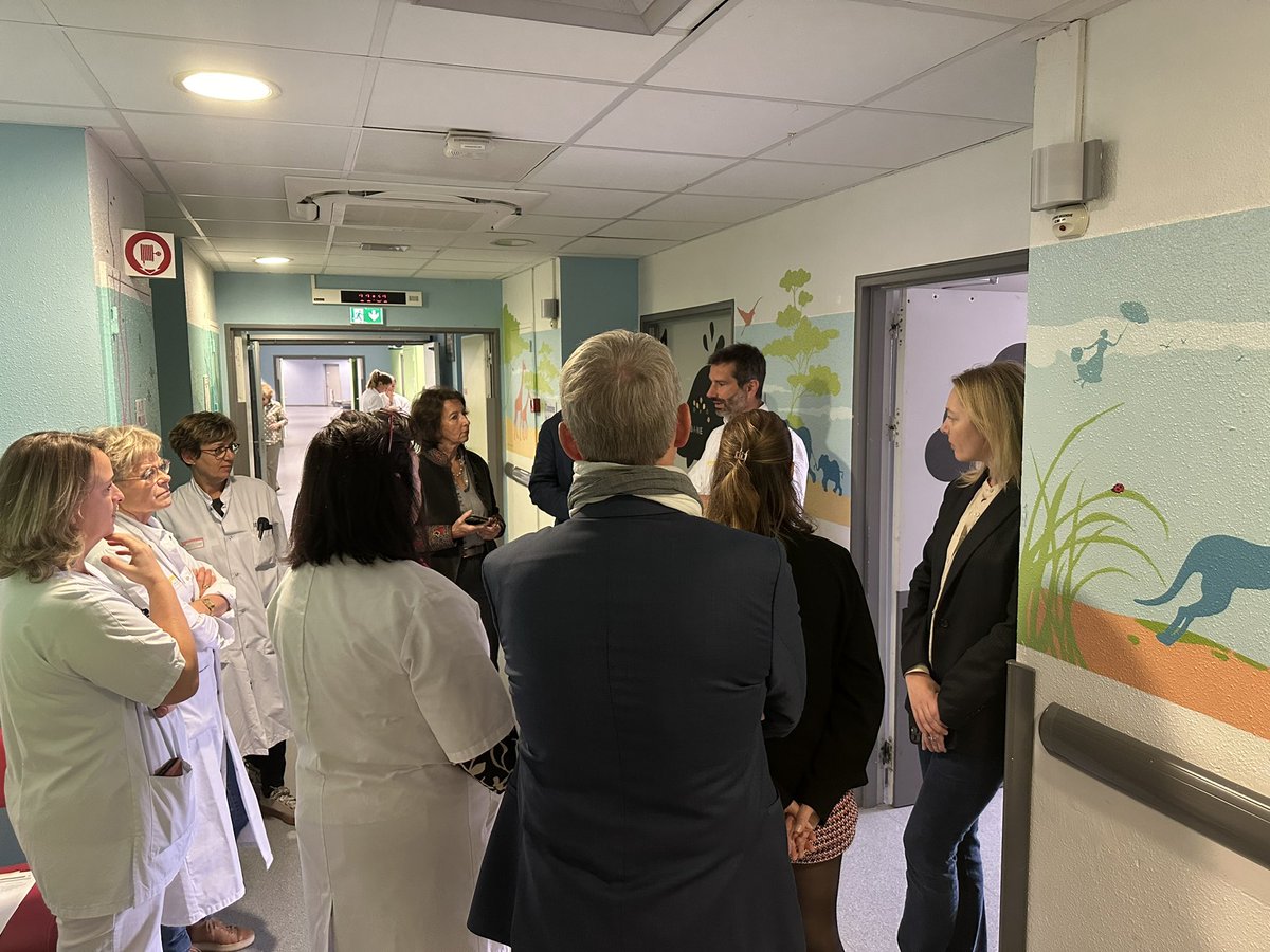 CHUBordeaux's tweet image. [#INAUGURATION] Merci à l&apos;association Tête en l&apos;air, à @AnoukFoundation et aux mécènes pour la réalisation des fresques du fond d’océan 🐳 à la savane africaine 🐆 dans le service de neurochirurgie pédiatrique du GH Pellegrin

👉 Pour en savoir plus : chu-bordeaux.fr/Les-p%C3%B4les…