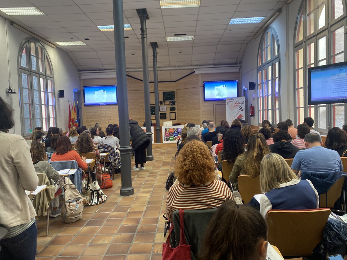 Reunión inicial de #COFO en el <a href="/cpjuandelanuza/">CP Juan de Lanuza</a> tratando temas importantes <a href="/Cddaragon/">CDD Aragón</a> #aulaaragon #estrategiaramonycajal #arcodigital #proa