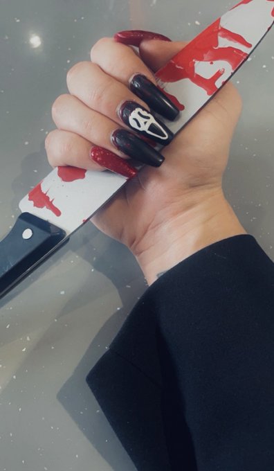 What&rsquo;s your favourite scary movie? 😜🔪💀💋💅 https://t.co/JMZ7EGN3uS