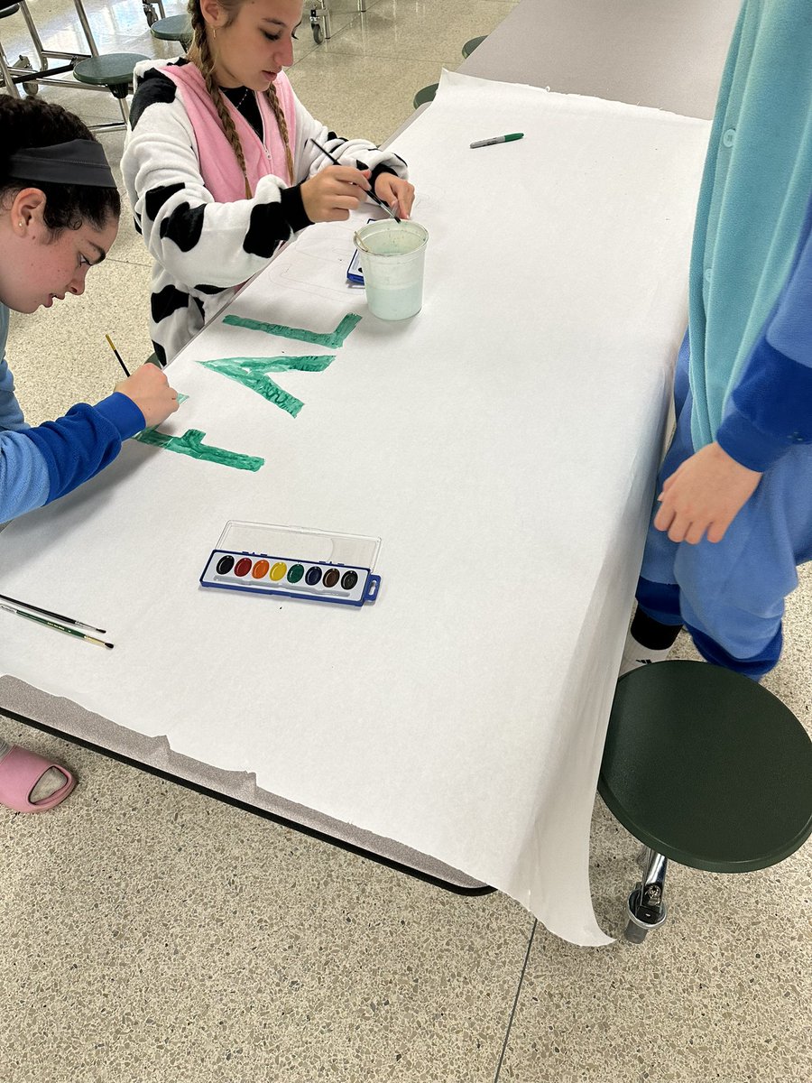 honjowes's tweet photo. Really enjoyed my first Falcon FLEX group yesterday! My group is school spirit, and students worked to promote events happening later in the week. Love that they chose to promote both the chorus and orchestra concerts in addition to athletic events! #FalconSOAR @PMSFalcons https://t.co/8cjujWhKJJ