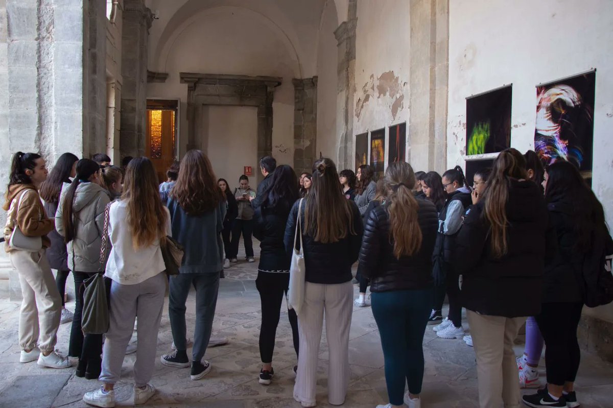 monterojosean's tweet photo. Ayer la oportunidad de que la clase de Conocimiento del Medio Social y Cultural de @FacEducacionCu de la @uclm_es se trasladó a @CatedralCu donde pudimos trabajar en las posibilidades que ofrece el Patrimonio Cultural en la Educación Infantil. Mil gracias. #cienciasysociales https://t.co/KRcKl67291