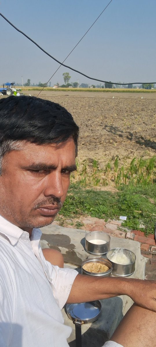 SandeepSinghro9's tweet photo. यह खेत साडे दादायां ने बड़ी मेहनतां नाल कमाए ने,,
ऊंचे नीचे टिब्बे सी जेडे बलदां नाल बहाये ने,,

इस मिट्टी के  कन-कन में हमारे पुरखों का खून पसीना मिला हुआ है इसकी तरफ अगर आंख उठाई तो आंखें निकाल देंगे

गेहूं बिजाई शुरू.... https://t.co/haP5iXkhvD