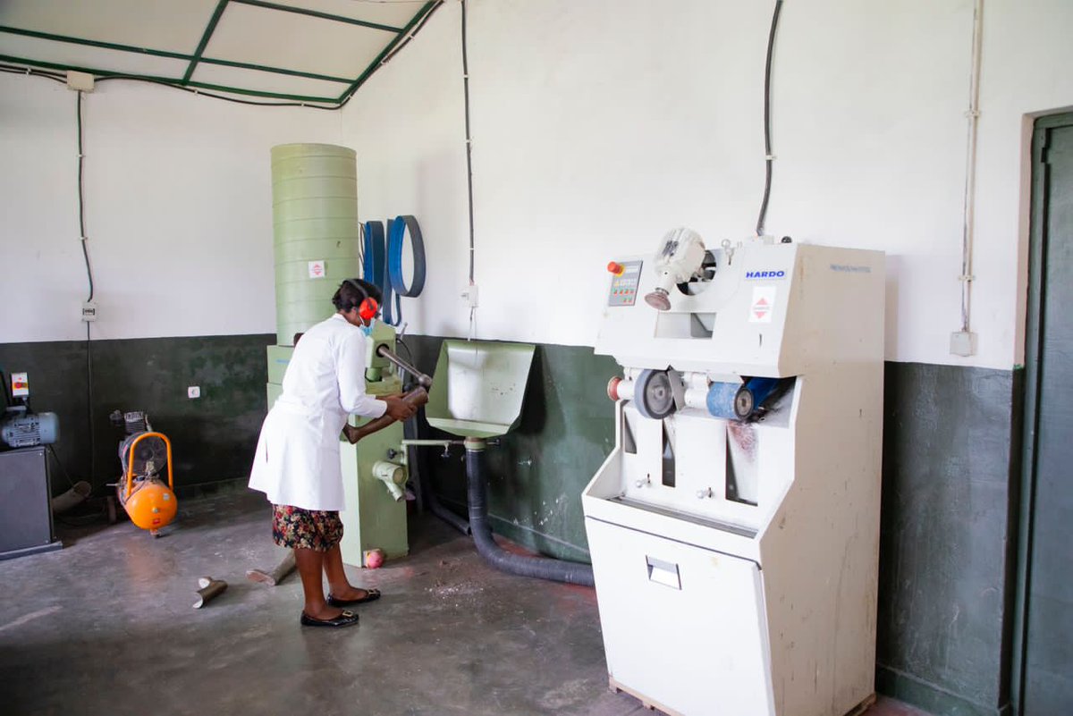 AkayezuJa's tweet photo. Frère Kizito Misigaro, Director of HVP Gatagara, highlights UNDP's remarkable support since 2018. 

This Special Hospital  has received cutting-edge machines for physiotherapy, Prosthetic, and Orthotics, leveraging modern technology. 

#UNDPMediaTour
 #ImpactShowCase https://t.co/XGif803cfg