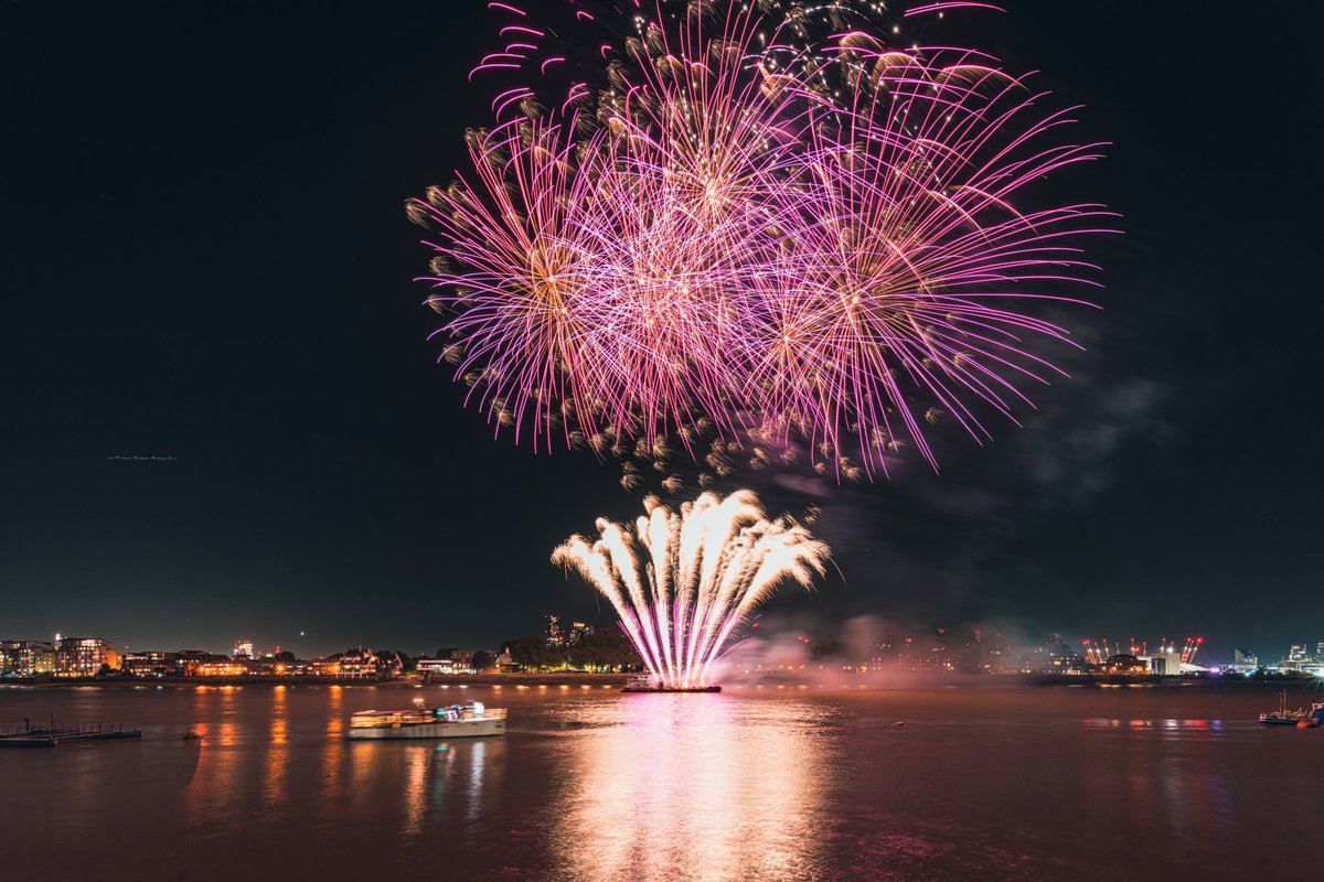 Foyle Fireworks tweet media