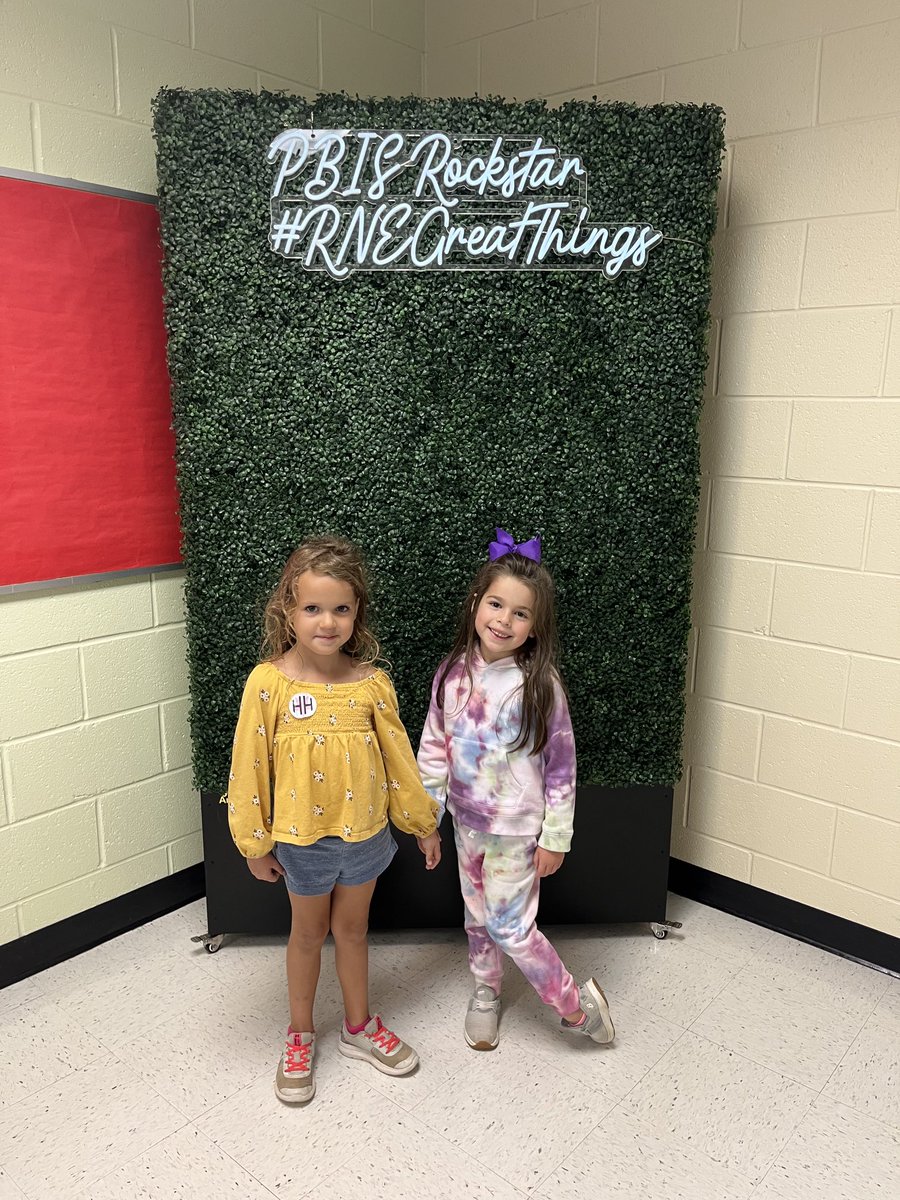 jancy_reavis's tweet photo. PBIS store fun! #rnegreatthings https://t.co/0aVfeWtXmO