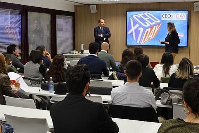 JaimeOzores's tweet photo. 🆕 Cuarta edición del Programa #CEOx1Day en el que junto a @EAE_B_School buscamos al mejor talento de alto potencial para que viva un día como CEO de una gran compañía. 

Arrancamos el challenge! 🧑‍🎓👨‍🎓

@CEOX1day @odgersberndtson #headhunter #OBSpain #ExecutiveSearch https://t.co/L5J7kCUzB6