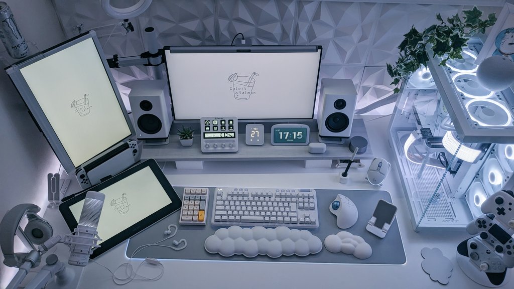 tenshi_chill's tweet photo. Upgraded white desk.🤍
#desksetup https://t.co/OxNKpyo5M2
