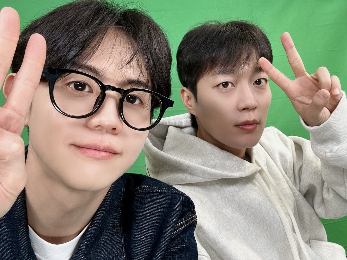 [YouTube LIVE] 양요섭의 Bitter Sweet Memories

오매불망 기다리던 시간입니다⏰
윤두준, 양요섭 님이 함께하는 유튜브 라이브 방송💙💛
많은 시청 부탁드립니다🫶

✔ youtube.com/live/y_It6KQTD…

#하이라이트 #HIGHLIGHT
#윤두준 #YOONDUJUN
#양요섭 #YANGYOSEOP