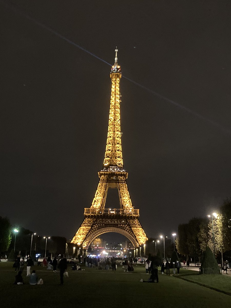 guscott12's tweet photo. 「様々な声は届いてますが過去最大の観客が🇫🇷に来場されました。結果的に皆さん満足していると思います」みたいな返答。それを受けて次の方が具体的な問題点（販売元の🎫配分が不均衡だった）を指摘してくれてよかった。終了後の懇親会にも参加→場違いで即、退散😂貴重なRugby Fun Experienceになった https://t.co/W6N4uyvF9s