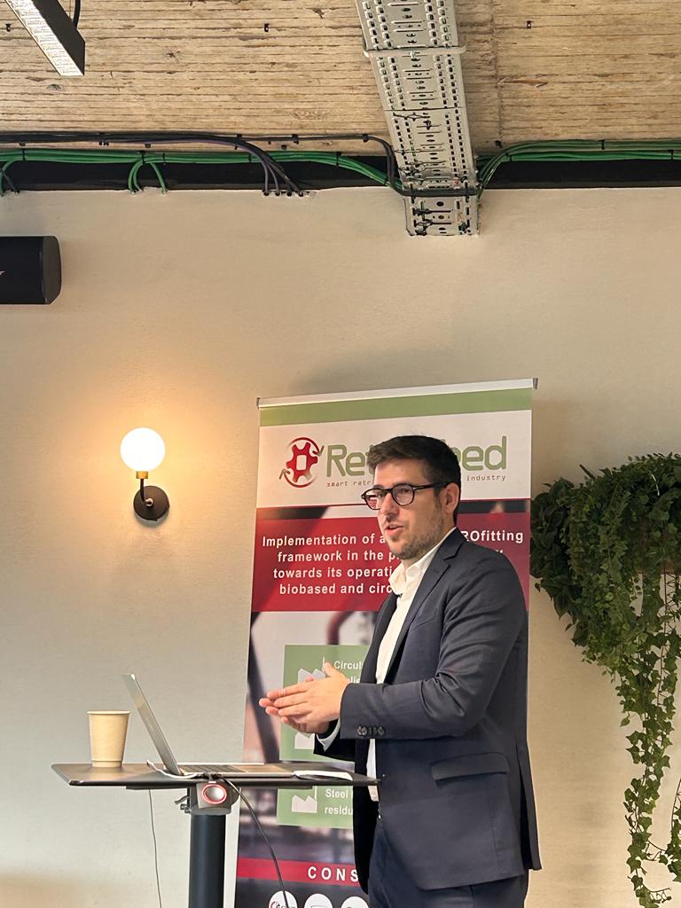 ⚡️Exciting insights from <a href="/Luca__Ferrari/">Luca Ferrari</a> of <a href="/optitsrl_en/">optitsrl_en</a> on how #RETROFEED solutions, a web and cloud-based Digital Support System (DSS), can reshape and innovate the heavy-industry sector. Interested in knowing the benefits of integrating one in your company? 

Get in touch!👥